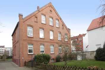 Freistehendes Mehrfamilienhaus mit großem Garten in Limmer