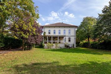 Historische Rarität: Idyllisch gelegenes Gutshaus auf großzügigem Grundstück