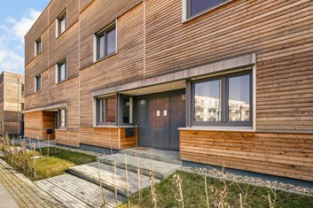 Kompates Stadthaus mit klarer Struktur | 5 Zimmer | ca. 137 m² | Ost-Terrasse