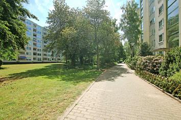 Laatzen: Vermietete 3-Zimmerwohnung mit Loggia auf Erbpachtgrundstück